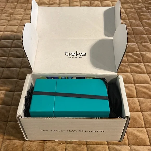 Tieks Taupe flat size 7 - Picture 6 of 6